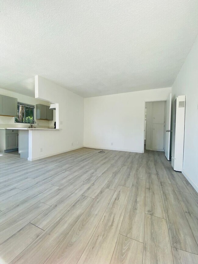 Photo - 1626 Barry Ave