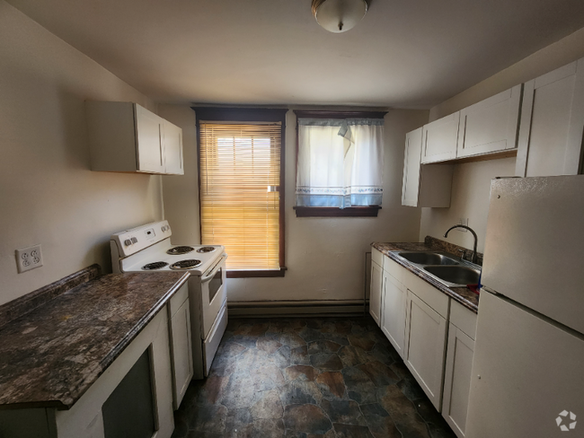 Building Photo - 1915 11th Ave Unit 4 Rental
