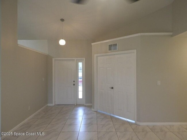 Photo - 394 Mott St SW House