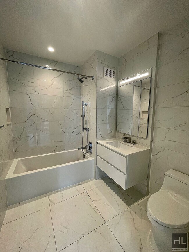 Photo - East 44th Street Unidad 11D