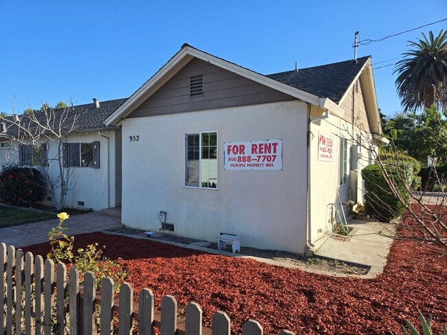 Building Photo - Beautifully Renovated 3-Bedroom / 2-Bathroom Duplex-Style Home in Prime Sunnyvale