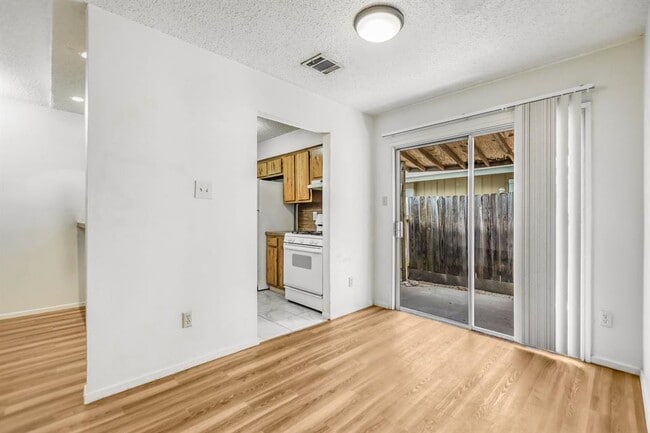 Photo - 11948 Sunhillow Bend