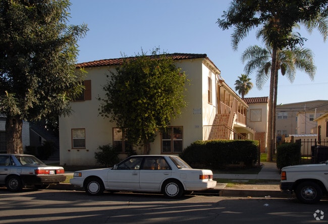Building Photo - 2010 Pine Ave Rental