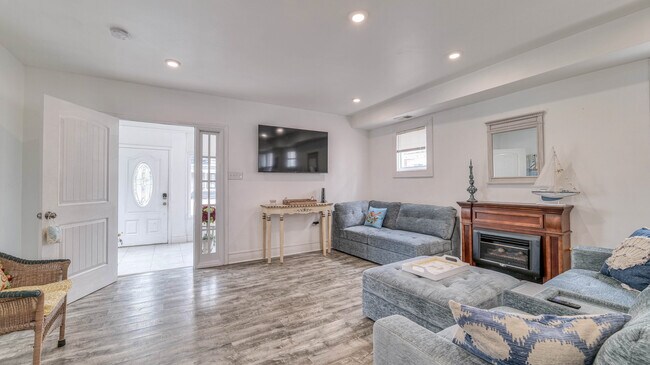 Photo - 14 N Vassar Sq