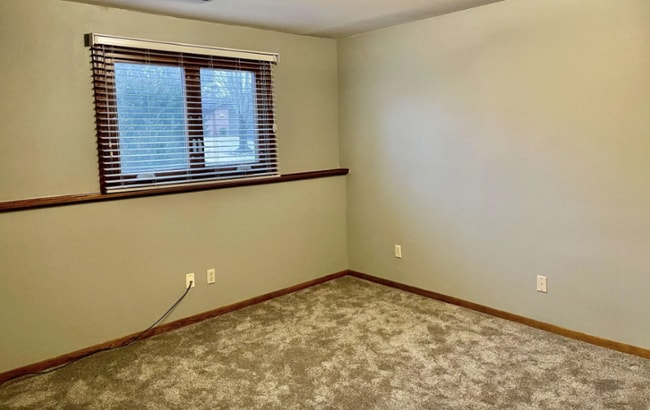 Photo - 5910 Thatcher Dr