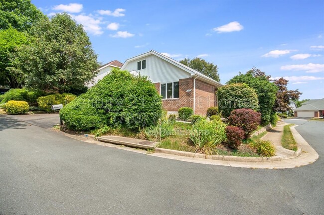 Photo - 4572 Shetland Green Rd