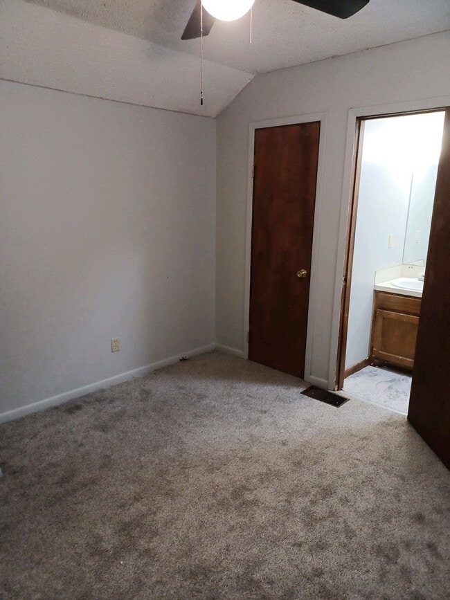 Photo - 403 Kennon Ln