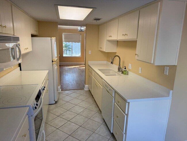 Photo - Townhome Off The Parkway With 2 Car Garage