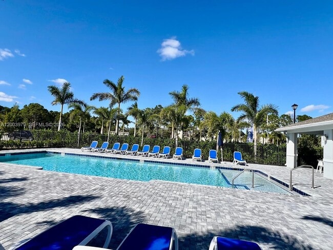 Photo - 868 SE grovebush Ln