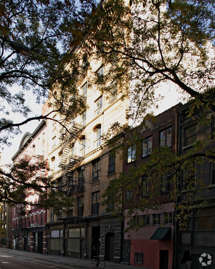 Photo - 27-31 Bleecker St