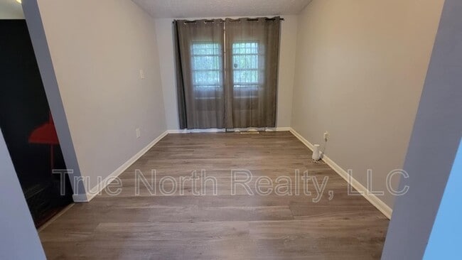 Photo - 1608 Smith Rd