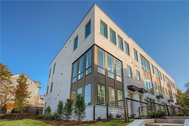 Building Photo - 300 Gibson St SE