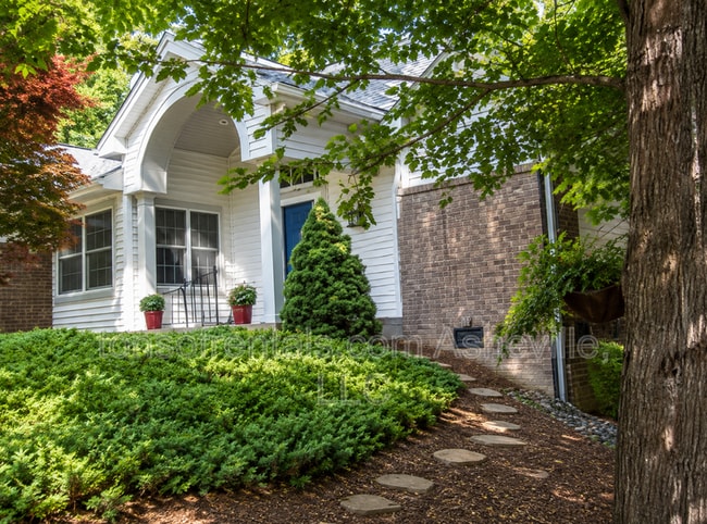 Photo - 107 Jenny Lind Dr