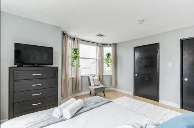 Photo - 2135 Walnut St