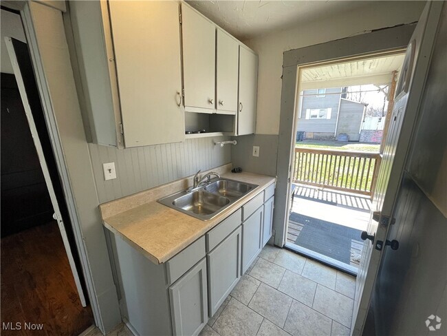 Building Photo - 1052 Yale St Unit 1 Rental