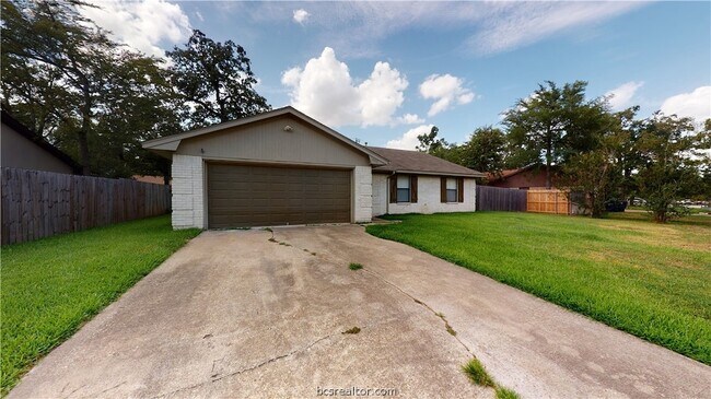 Photo - 1003 Val Verde Dr