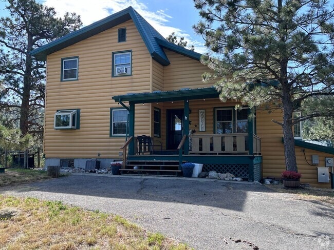 Building Photo - Charming Emerald Hills Home