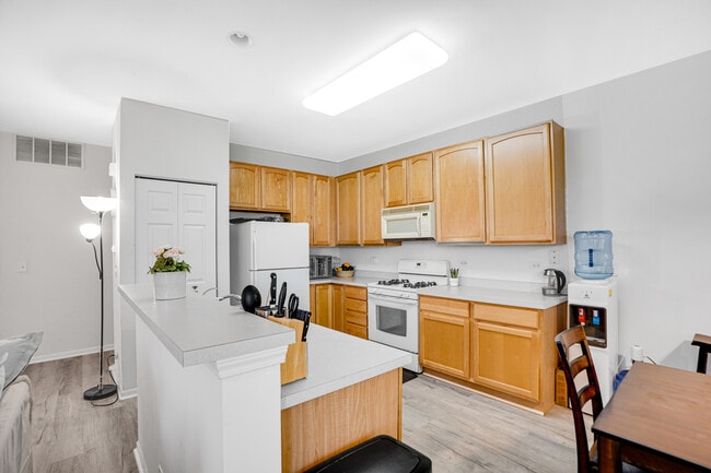 Photo - 1877 Crenshaw Cir