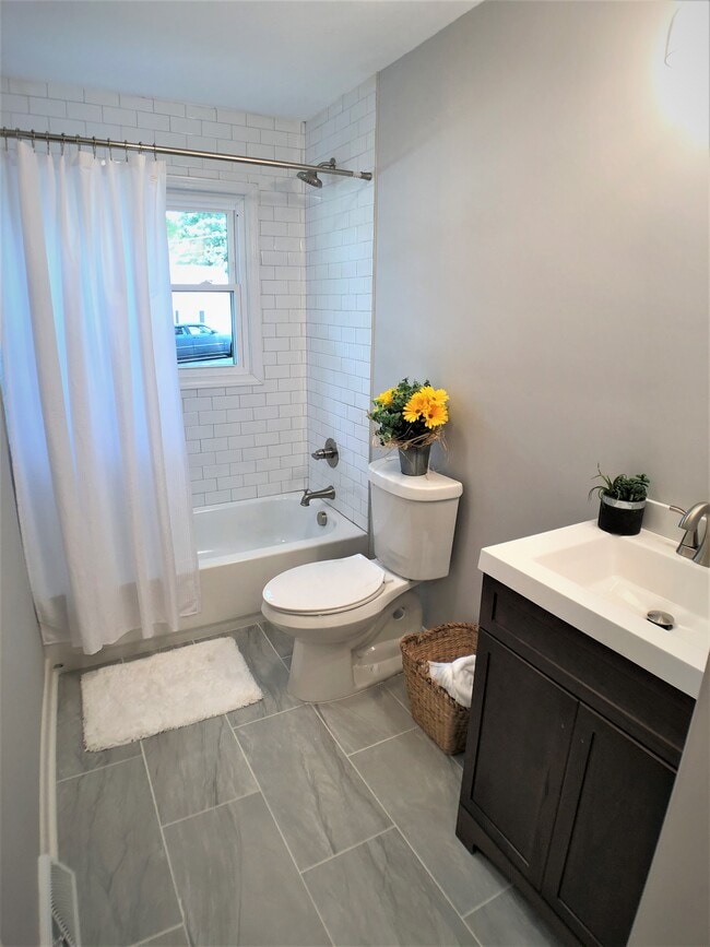 Photo - 317 Ellis St