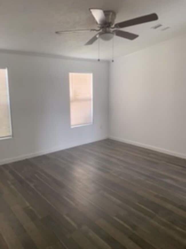 Photo - Spacious and Clean 3 BR HOUSE - Looking for the right people to call home!