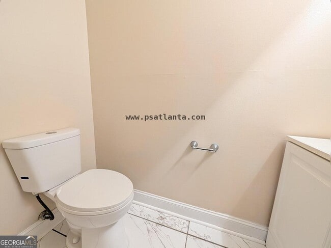 Photo - 525 Cedar Wood Ct SW