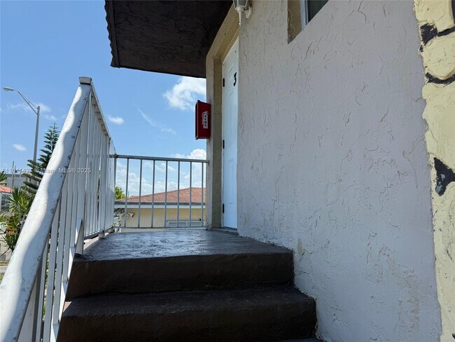 Photo - 165 E 7th St Unidad 3