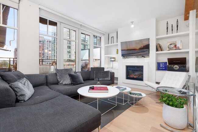 Building Photo - 1275 Hamilton St Unit ID1380806P