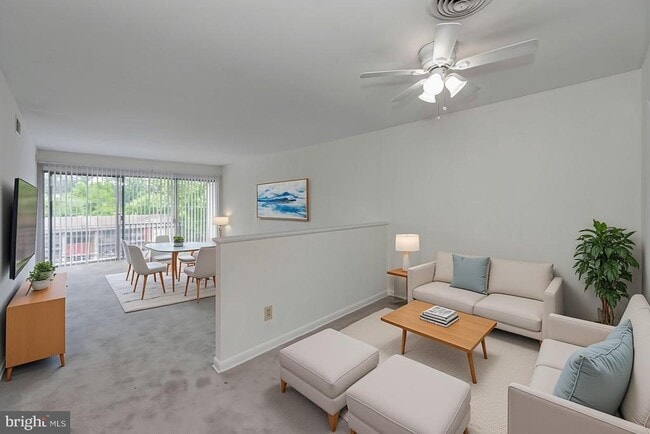 Building Photo - 5200 Quincy St Unit 304