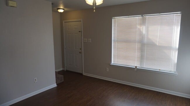 Photo - 1210 Monroe Loop Unidad Apt A