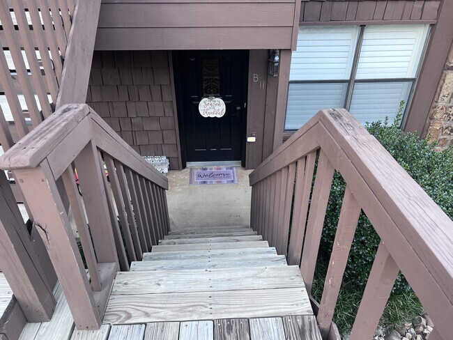 Photo - 1412 Airport B11 - B11