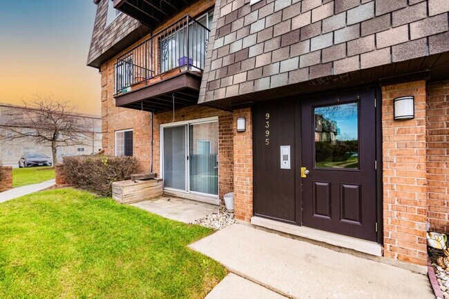 Photo - 9395 Bay Colony Dr Unit Apt 2s