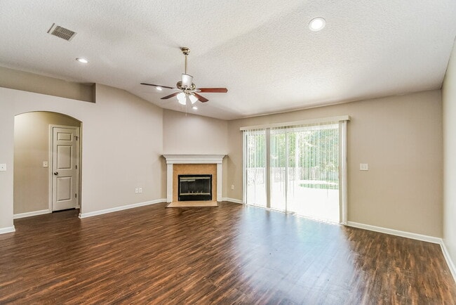 Photo - 2507 Creekfront Dr