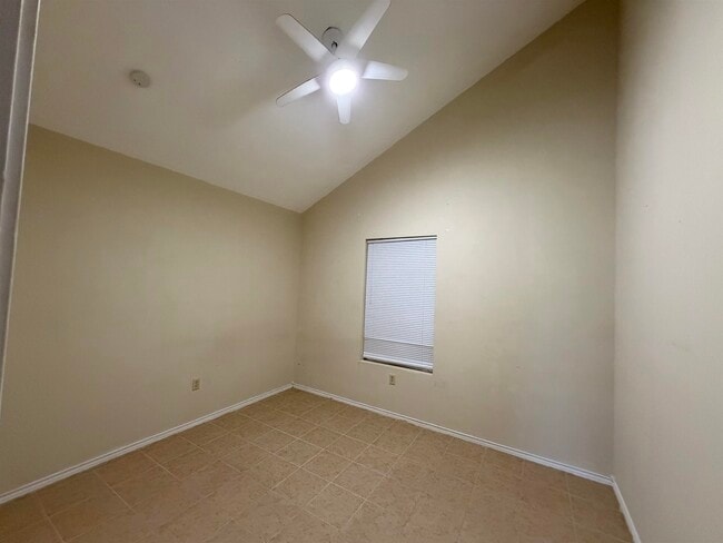 Photo - 410 Gage Loop