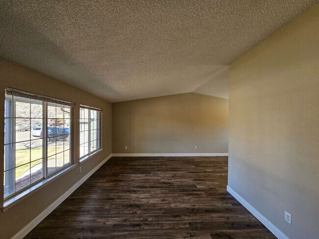 Photo - 180 Prairie Ridge Rd