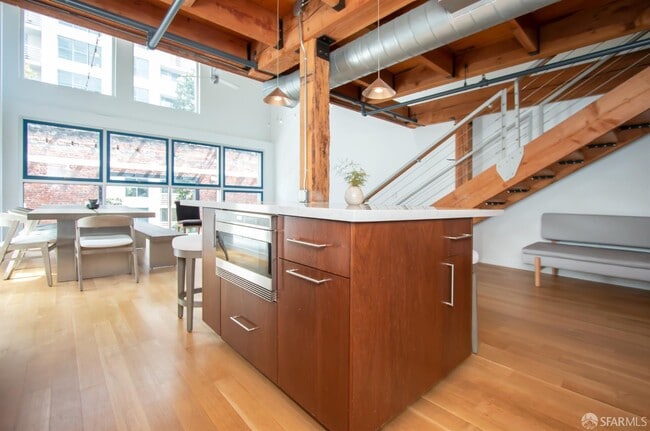 Photo - 650 Delancey St