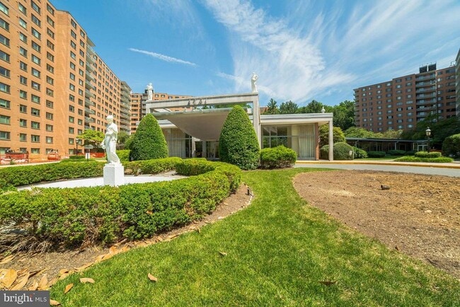 Building Photo - 4201 Cathedral Ave NW Unit 916E Rental