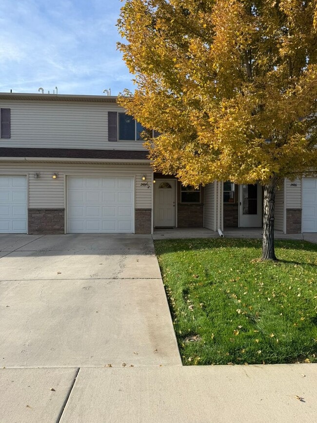 2484 1/2 Brokwillow Loop