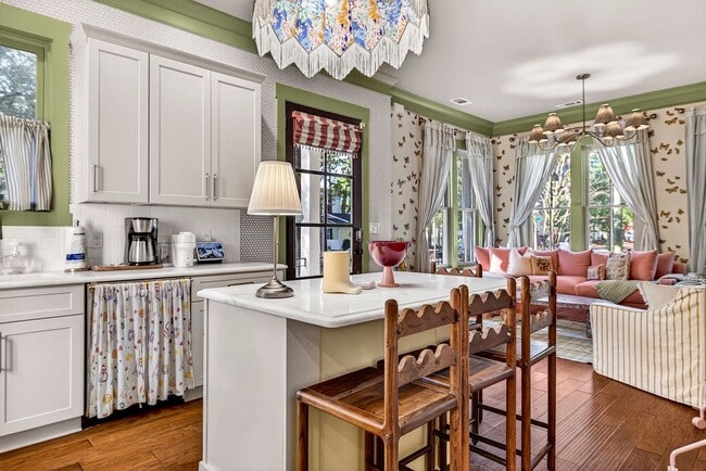 Photo - 214 W Gwinnett St