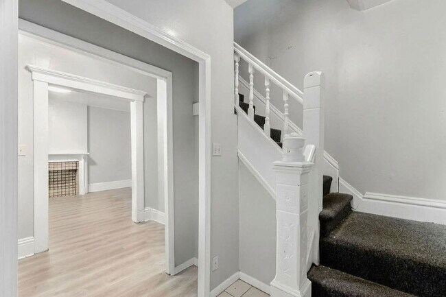 Photo - 196 W 8th Ave