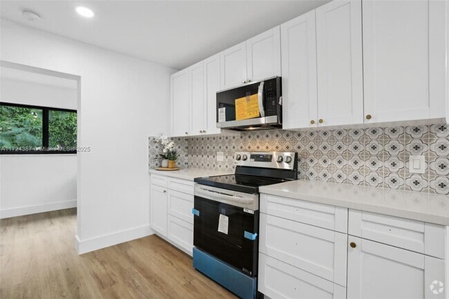 Building Photo - 327 NE 15th Ave Rental