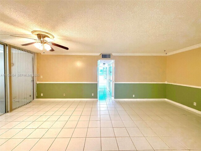 Photo - 920 NE 199th St Unit 4J