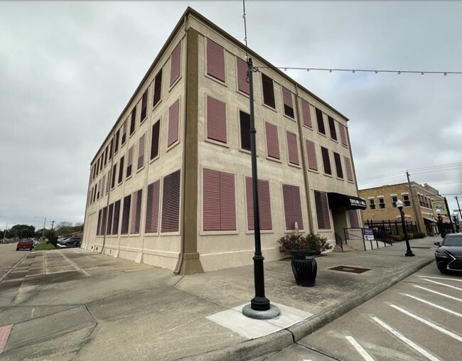 Building Photo - 801 6th St N Unit 202