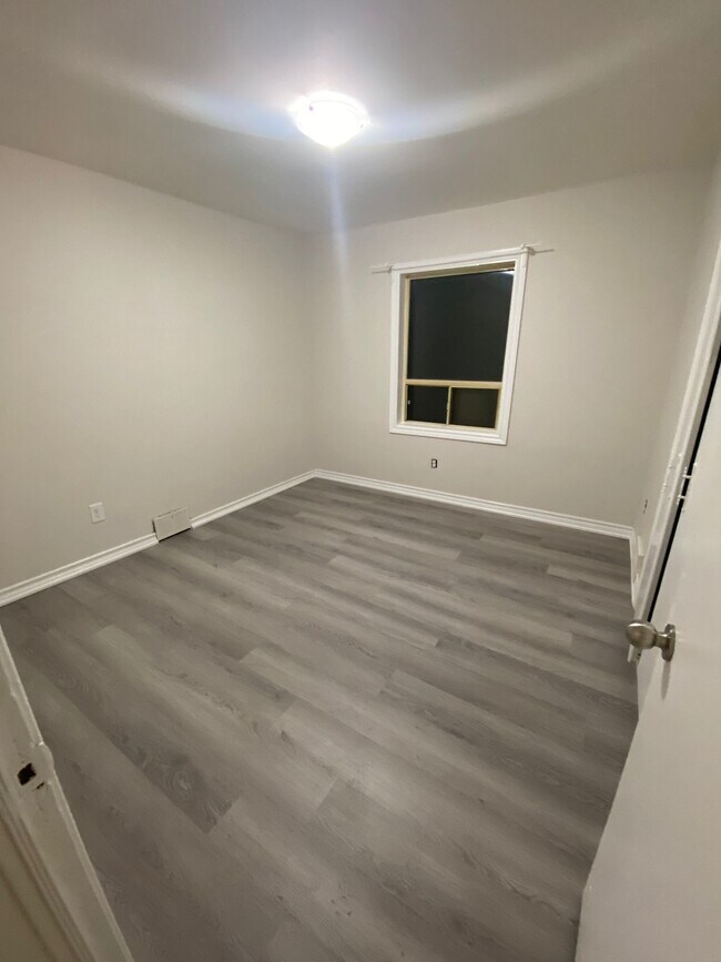 Photo - 35 Amberley Dr Unit 1 (Main Floor)