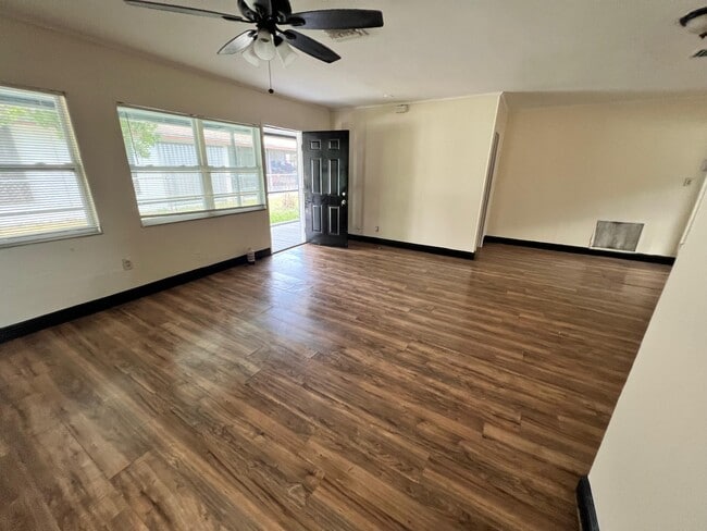 Photo - 347 NW 6th Ave