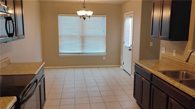 Photo - 100 Willow Dr