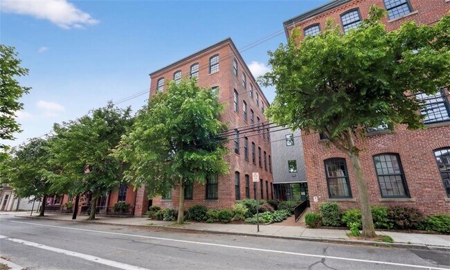 Photo - 407 Pine St