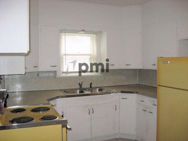 Photo - 875 W Waggoner St