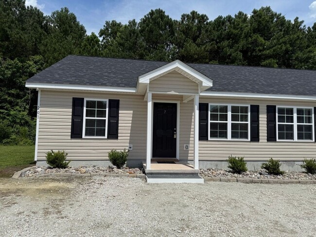 Building Photo - Nice 2 Bedroom, 2 bath duplex.