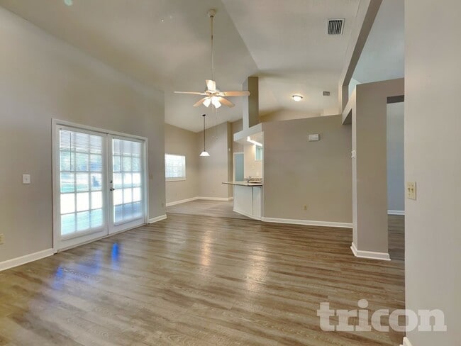 Photo - 2913 James Melvin Dr