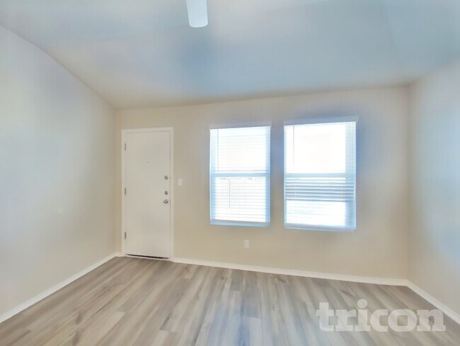 Photo - 5104 Saddle Clb Dr